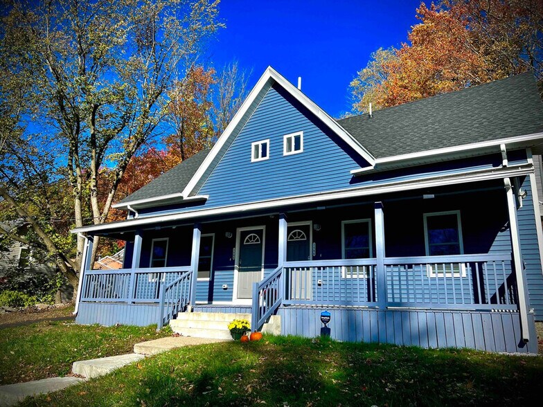 Building Photo - 1594 Main St