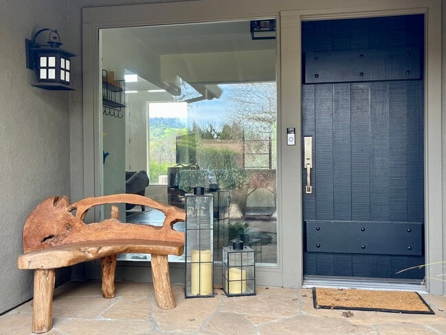 Building Photo - St. Helena Home on Cul-de-Sac with Creeksi...