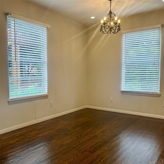 Building Photo - 2015 South Blvd