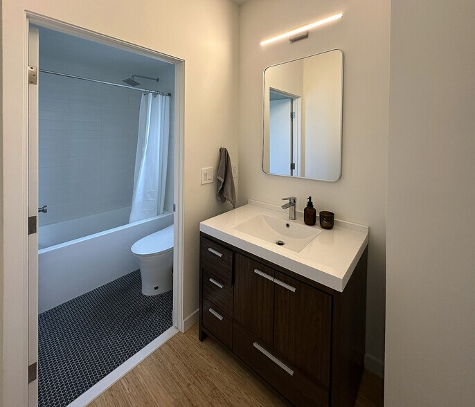 Building Photo - 2284 India St