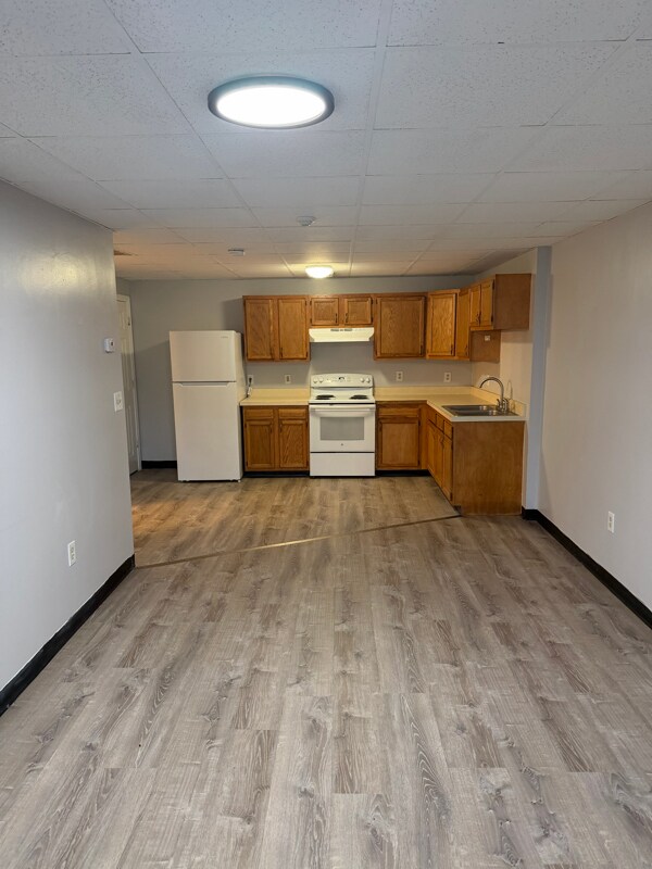 Building Photo - 12 S Main St