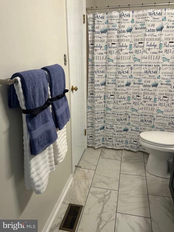 Building Photo - 41 Vanderbilt Ct