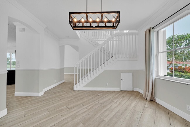 Building Photo - 5878 Bay Hill Cir