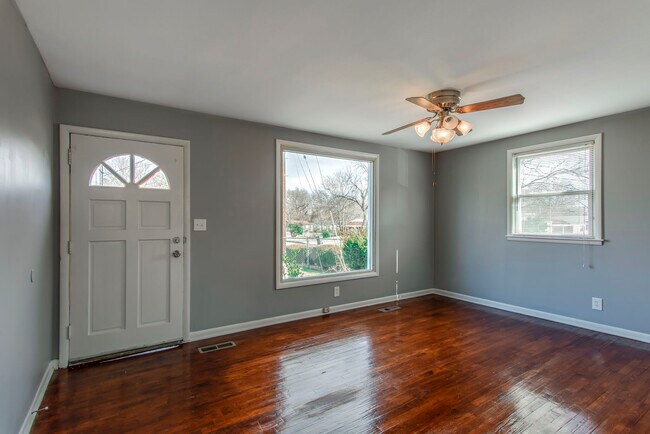 Building Photo - 3259 Panorama Dr