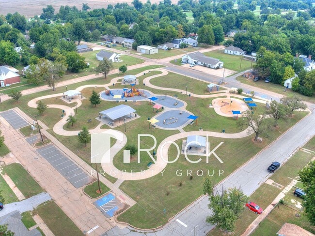 Building Photo - Updated Cozy 2 Bed 1 Bath Home in Guthrie ...