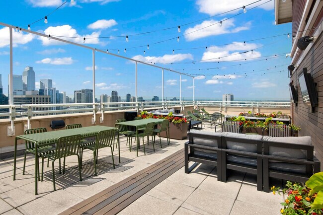 Building Photo - 121 W Chestnut St