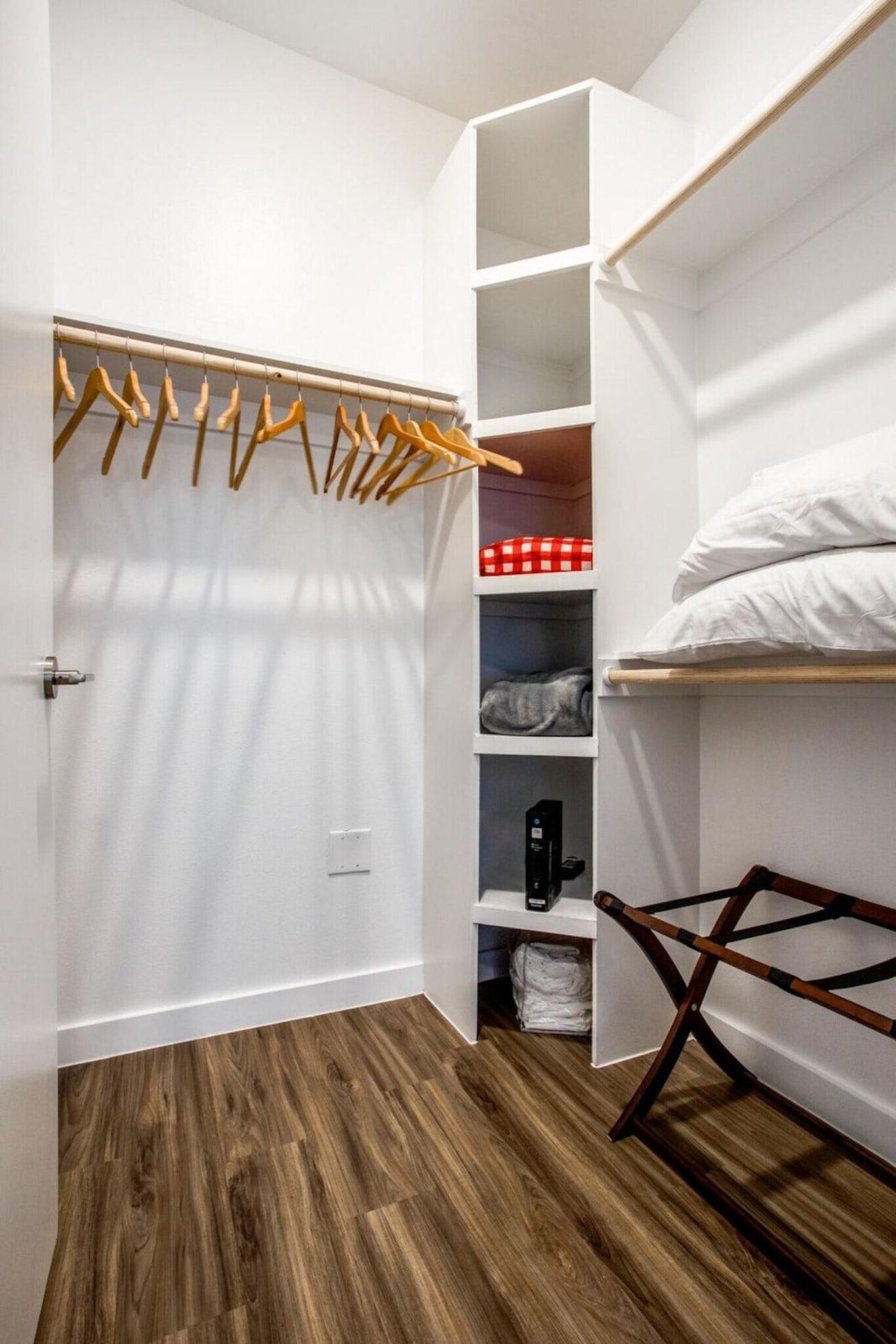 Building Photo - 2425 E Riverside Dr