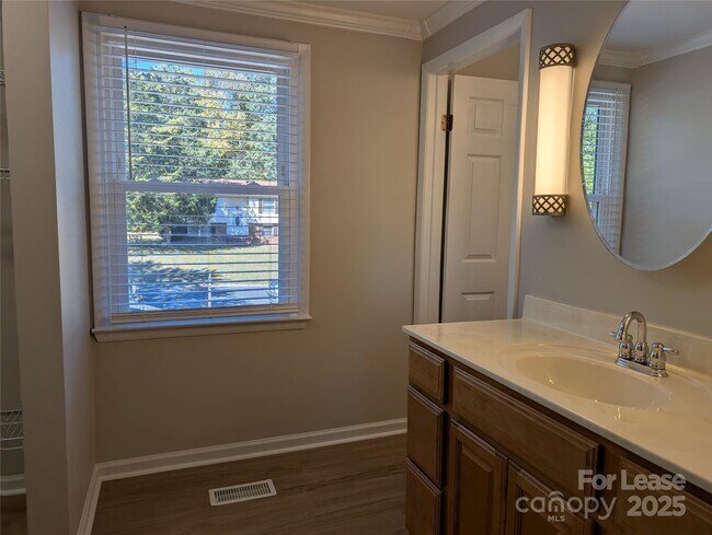 Building Photo - 5823 Rimerton Dr