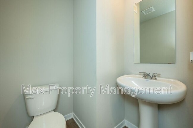 Building Photo - 4308 NE 15th St