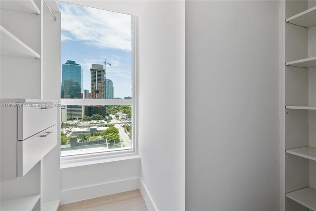 Building Photo - 1080 Brickell Ave