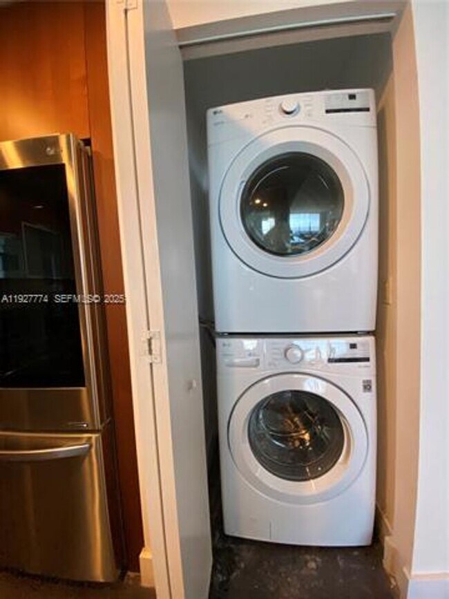 Building Photo - 7901 Hispanola Ave