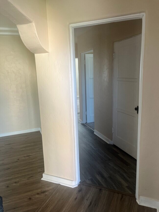 Building Photo - 2500 S Bronson Ave