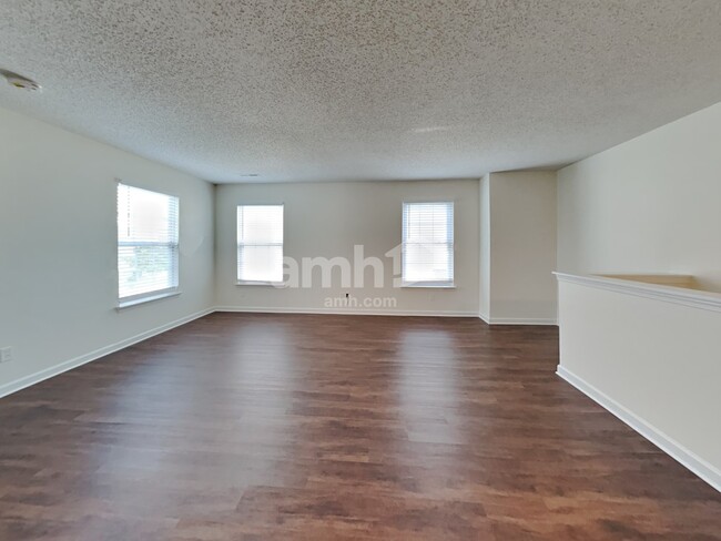 Building Photo - 842 Littleton Dr