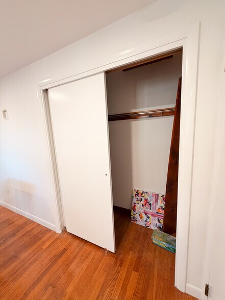 Building Photo - 6 Eastfield Rd