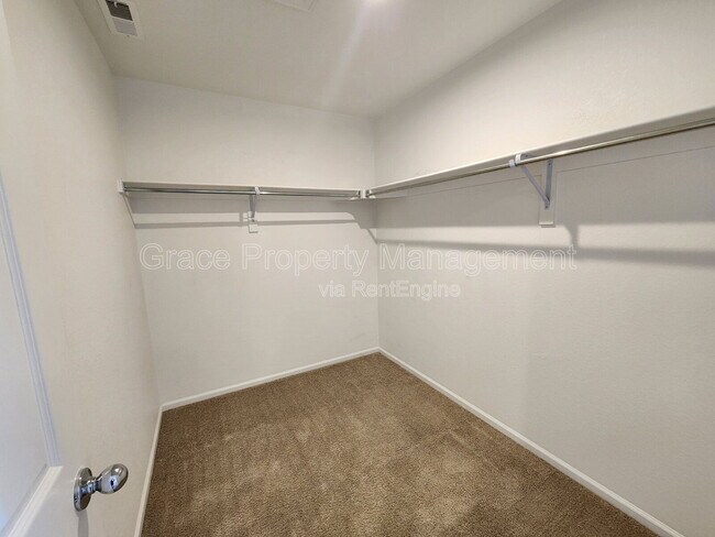 Building Photo - 221 Jackson Dr