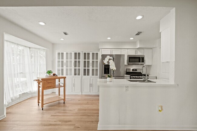 Building Photo - 5322 Inwood Dr
