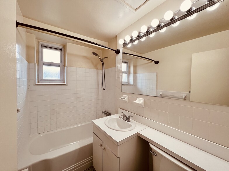 Building Photo - 242 Summit Ave