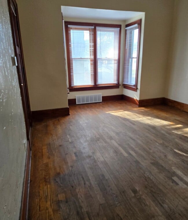 Building Photo - 1829 Norman Ave