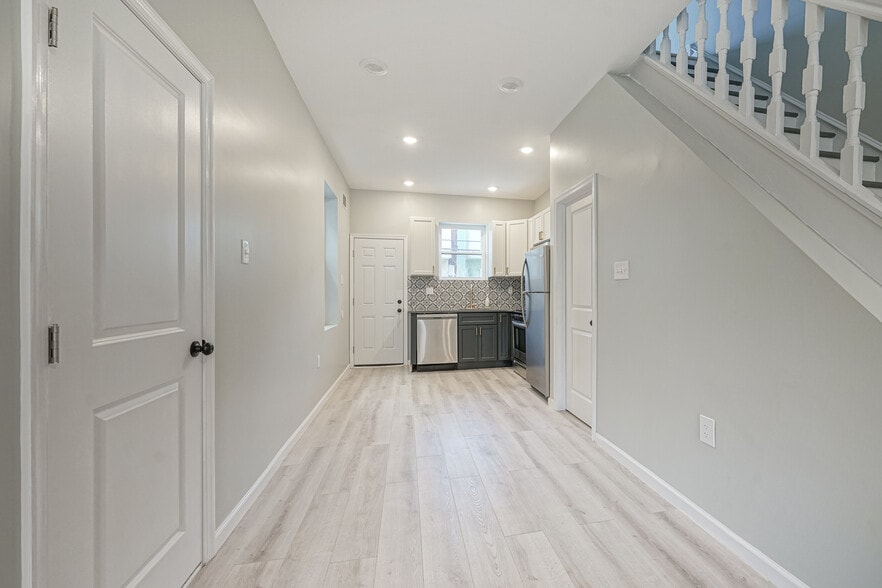 Building Photo - 1315 S 30th St