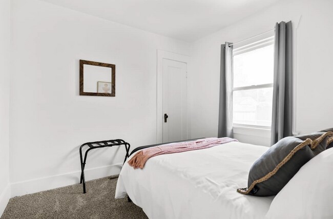 Building Photo - 1905 5th St S