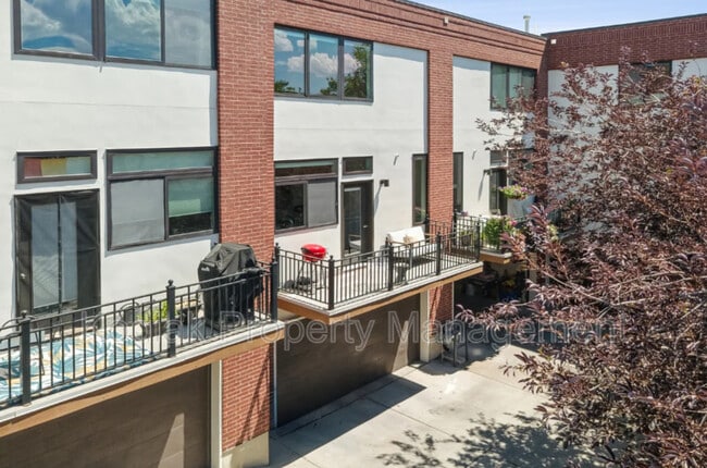 Building Photo - 676 Markea Ave