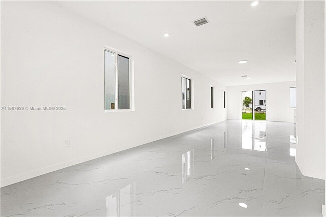 Building Photo - 22555 SW 125th Ave