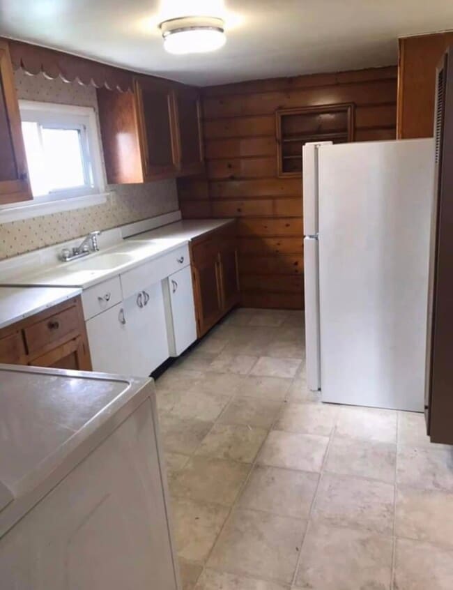 Building Photo - 108 S 2nd Ave