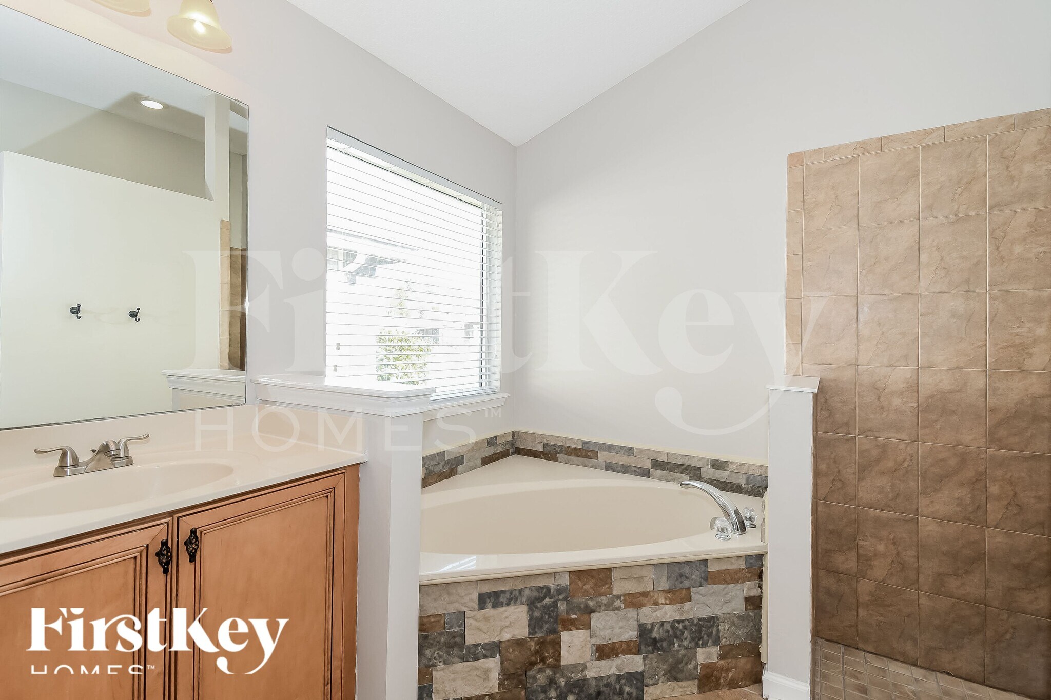 Building Photo - 652 Reflection Cove Rd