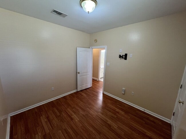 Building Photo - Corner-Lot Comfort in Zachary! — Spacious 3BR Home in Ravenwood Subdivision