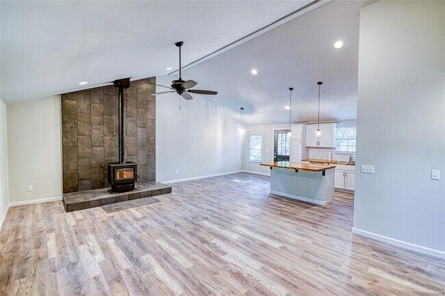 Building Photo - 211 Bumgarner Ave