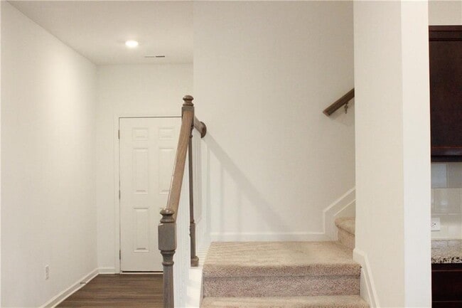 Building Photo - 5920 Osgood Pl