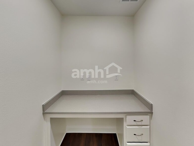 Building Photo - 540 Onate Cir