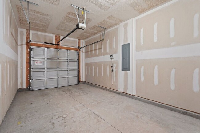 Building Photo - 410 Olde Ivey Square