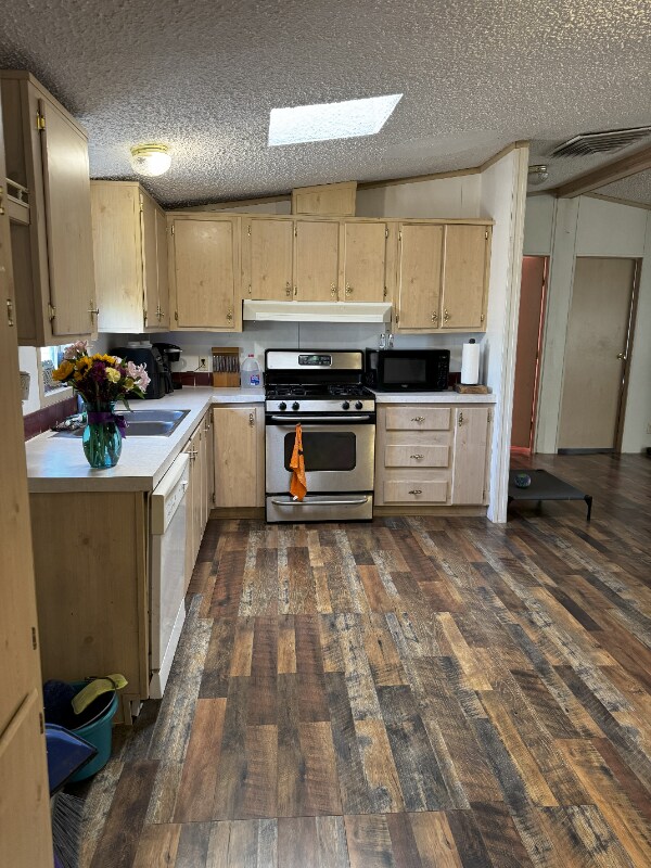 Building Photo - 270 W Ahonen Rd