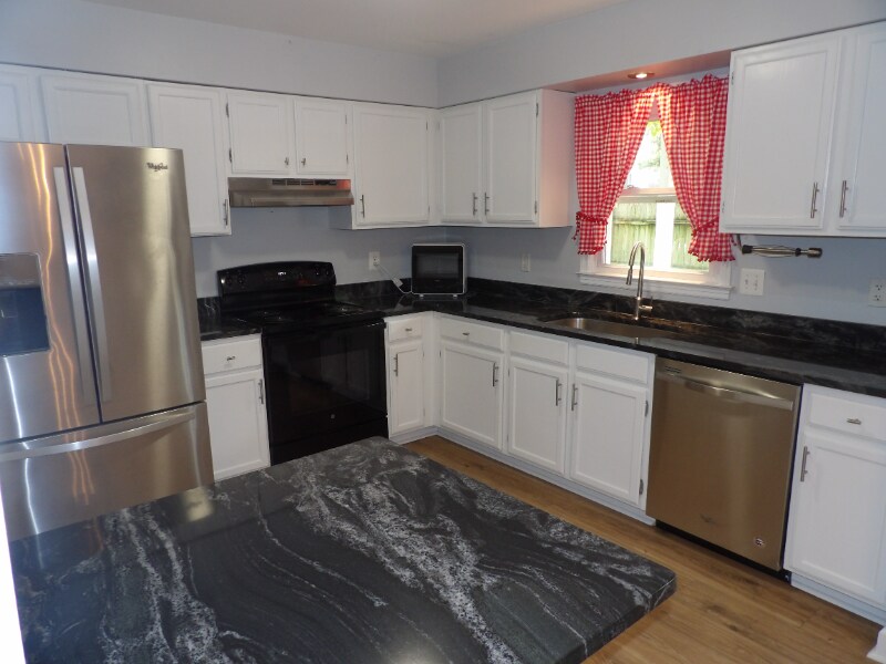 Building Photo - 413 Forest Ct