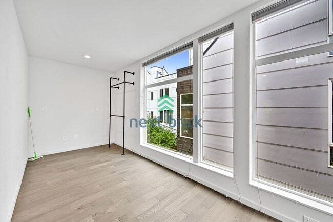 Building Photo - A beautiful 3 bed and 2 bathroom house for...