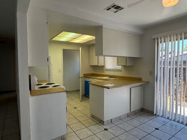 Building Photo - Two Bedroom Triplex with One Bathroom and ...