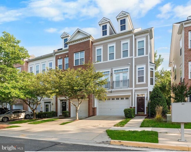 Building Photo - 5610 Hartfield Ave