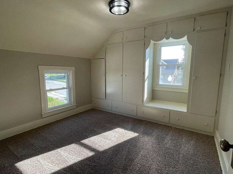 Bedroom 3 - 215 Oak St