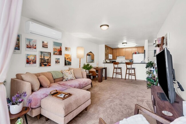 Building Photo - 3030 Suncrest Dr