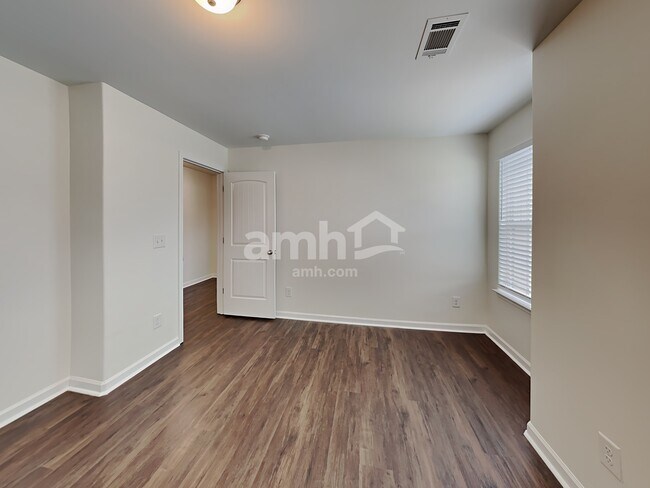 Building Photo - 216 Leland Ln