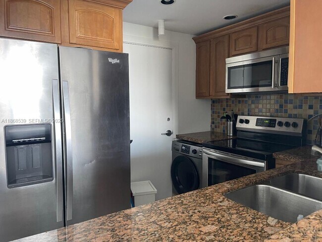 Building Photo - 1000 West Ave