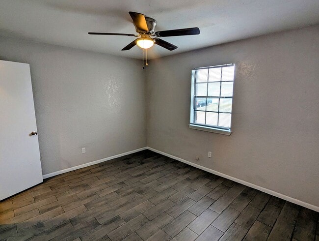 Building Photo - Anderson