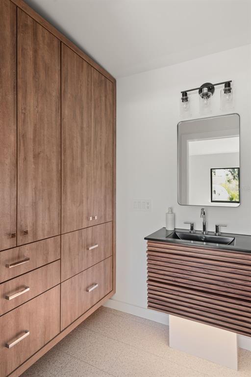 Building Photo - 870 Carver St