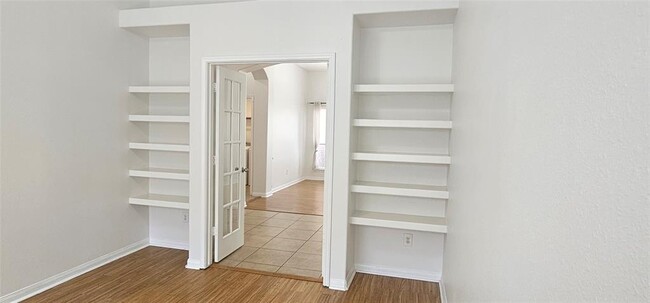 Building Photo - 957 Firthwood Ln