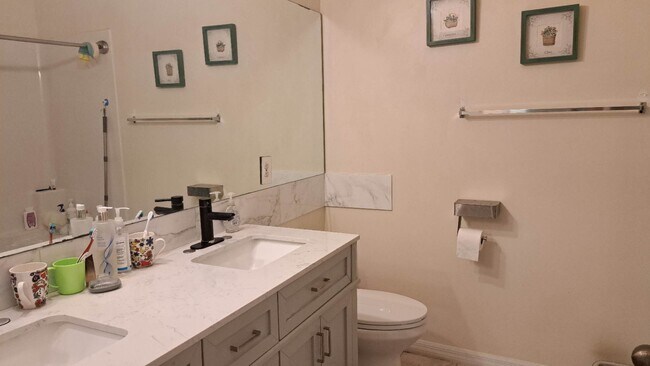 Building Photo - 13200 W Newberry Rd