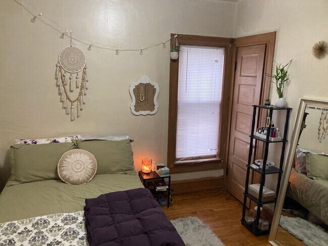 Building Photo - 2937 N Frederick Ave