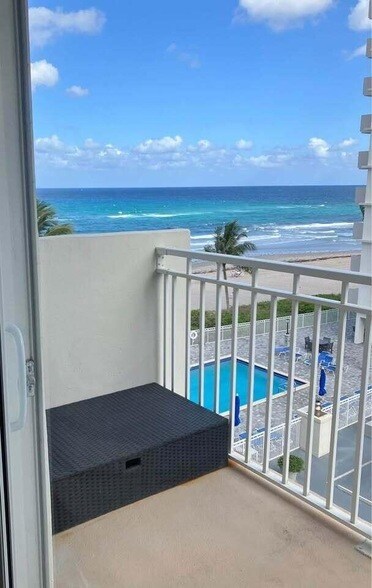 Building Photo - 3215 S Ocean Blvd