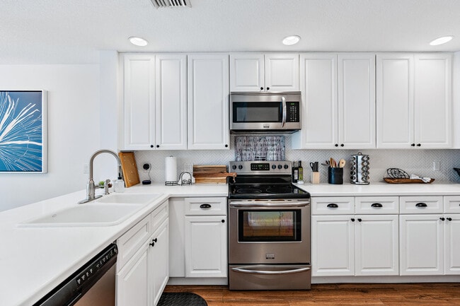 Building Photo - 116 Caravelle Dr