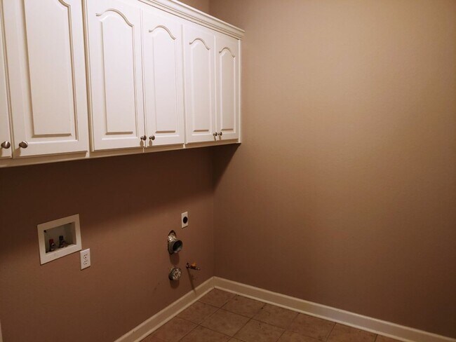 Building Photo - 9124 Wetherbee Cir